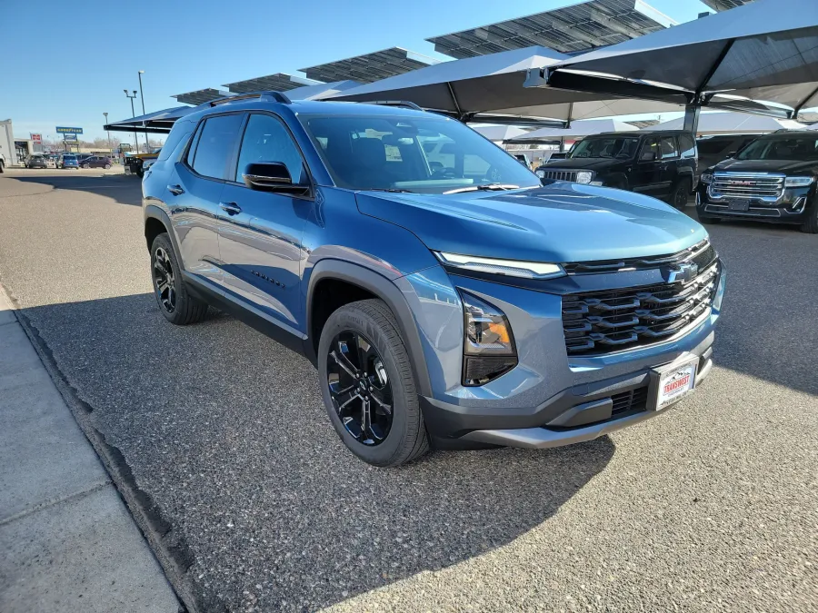 2026 Chevrolet Equinox AWD LT | Photo 8 of 17