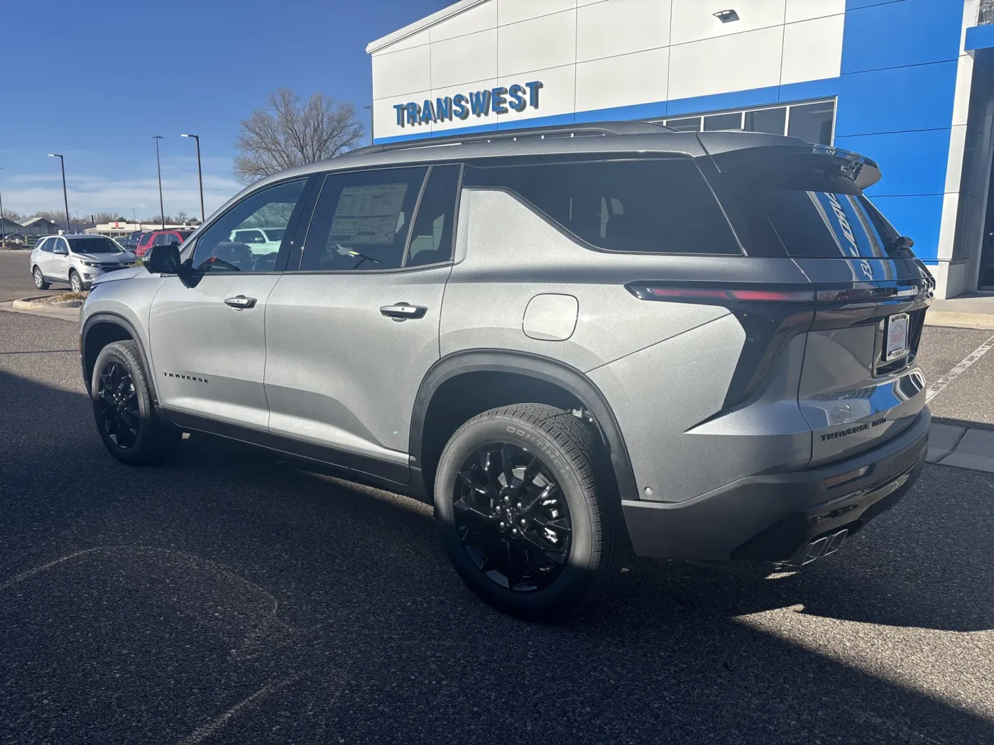 2026 Chevrolet Traverse AWD LT | Photo 2 of 22
