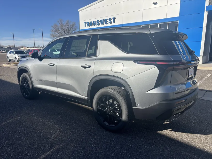 2026 Chevrolet Traverse AWD LT | Photo 2 of 22