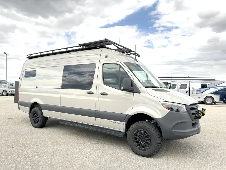 2024 Mercedes Benz 170 Ultra | Photo 1 of 22