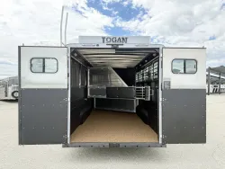 2026 Logan Coach Riot 4HGN | Thumbnail Photo 9 of 18