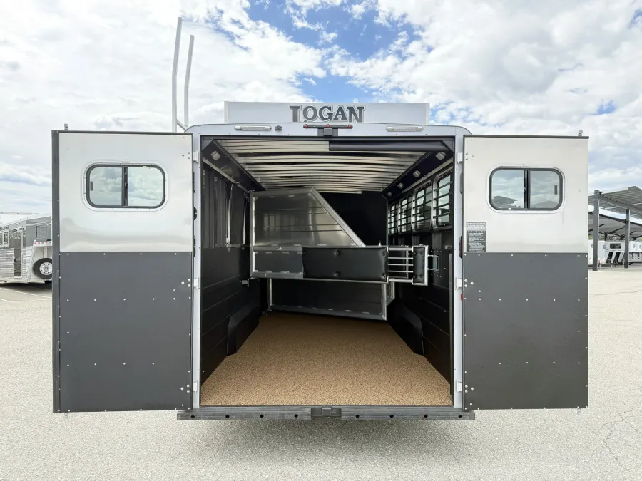 2026 Logan Coach Riot 4HGN | Photo 9 of 18