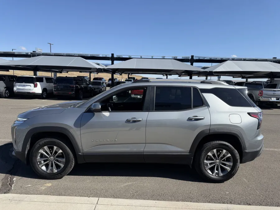 2025 Chevrolet Equinox AWD LT | Photo 4 of 20