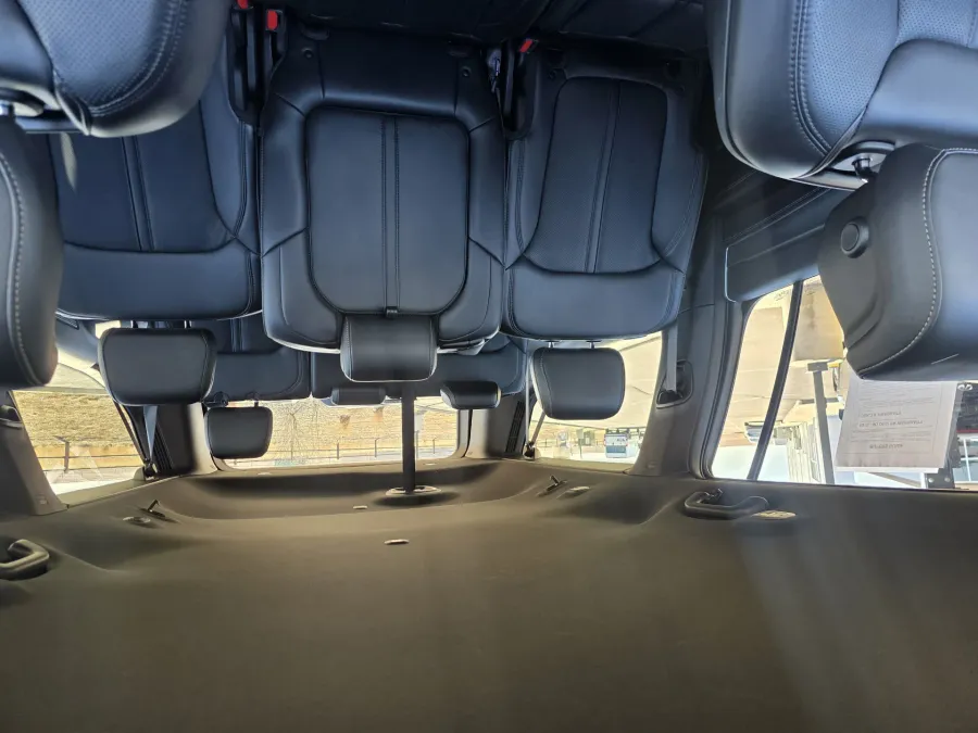 2025 Jeep Wagoneer L Base | Photo 31 of 34