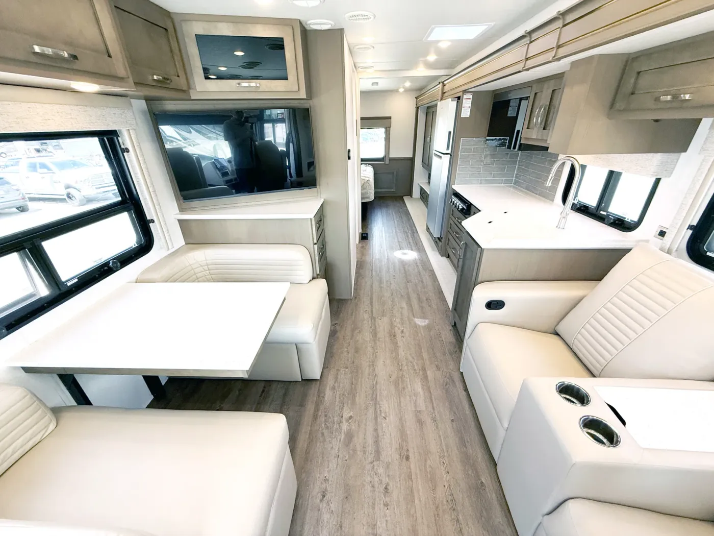 2027 Newmar Bay Star 3114 | Photo 5 of 27