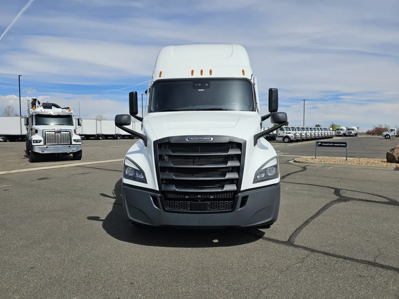 2024 Freightliner Cascadia 126 | Photo 2 of 23