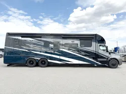 2026 Newmar Summit Aire 4505 | Thumbnail Photo 3 of 32