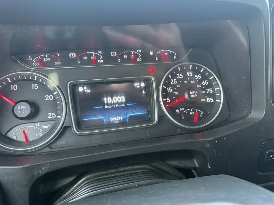 2019 International LT625 | Photo 12 of 15