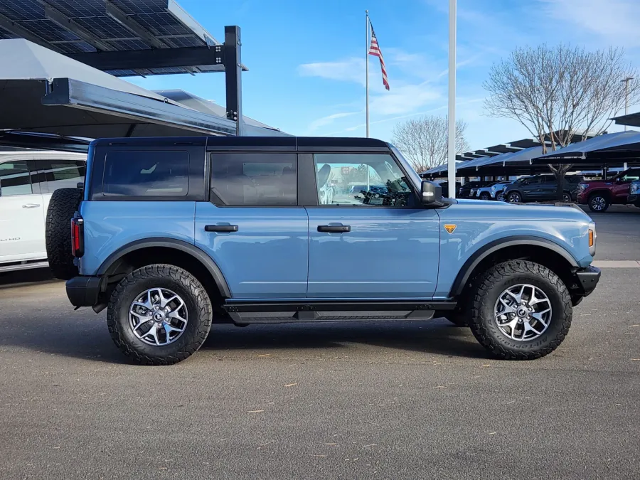 2024 Ford Bronco Badlands | Photo 1 of 31