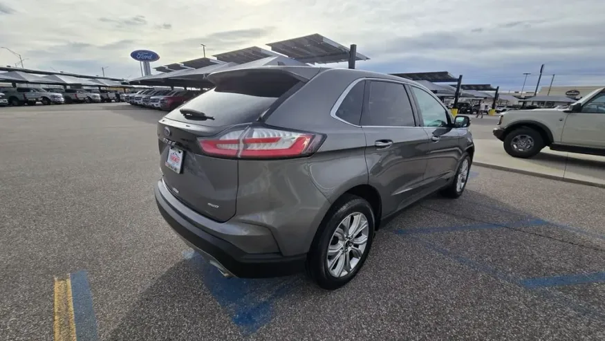 2023 Ford Edge | Photo 6 of 31