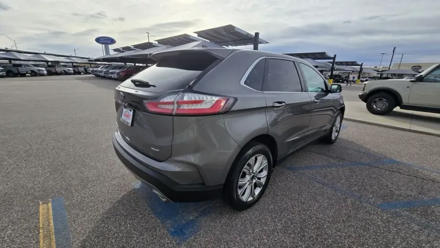2023 Ford Edge | Photo 6 of 31