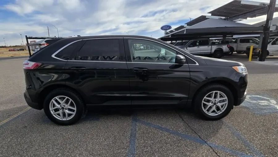 2023 Ford Edge | Photo 4 of 28