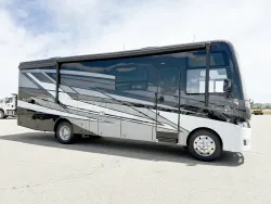 2027 Newmar Bay Star 3114 | Thumbnail Photo 1 of 27
