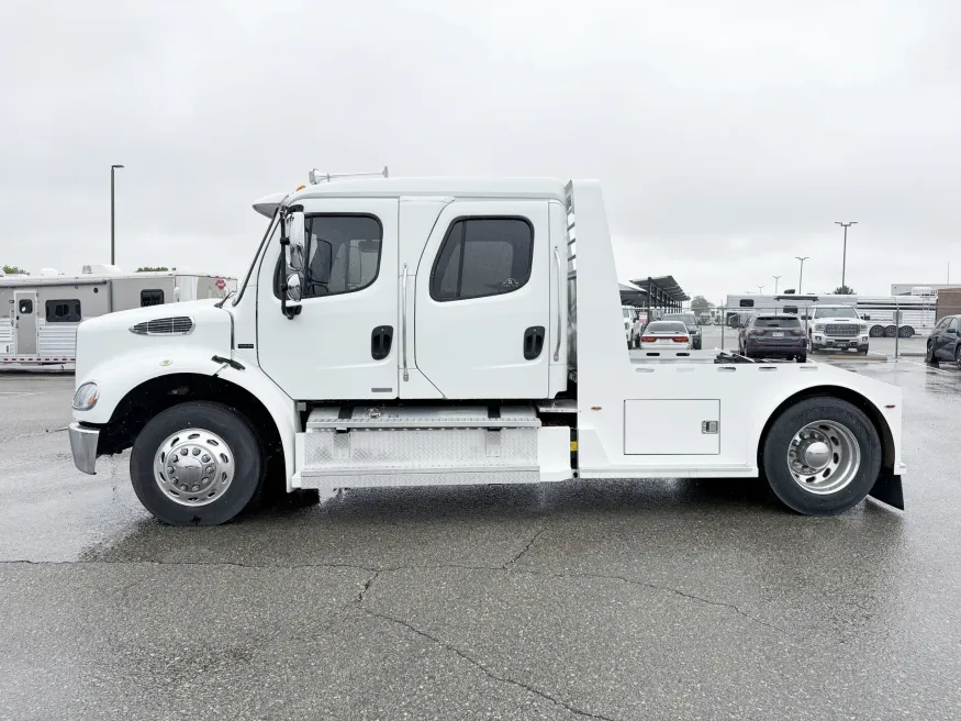 2011 Freightliner M2 112 | Photo 3 of 22