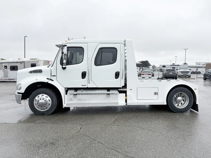 2011 Freightliner M2 112 | Photo 3 of 22