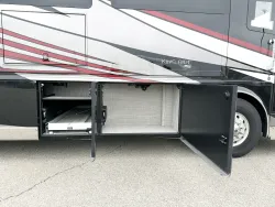 2024 Newmar King Aire 4596 | Thumbnail Photo 24 of 31