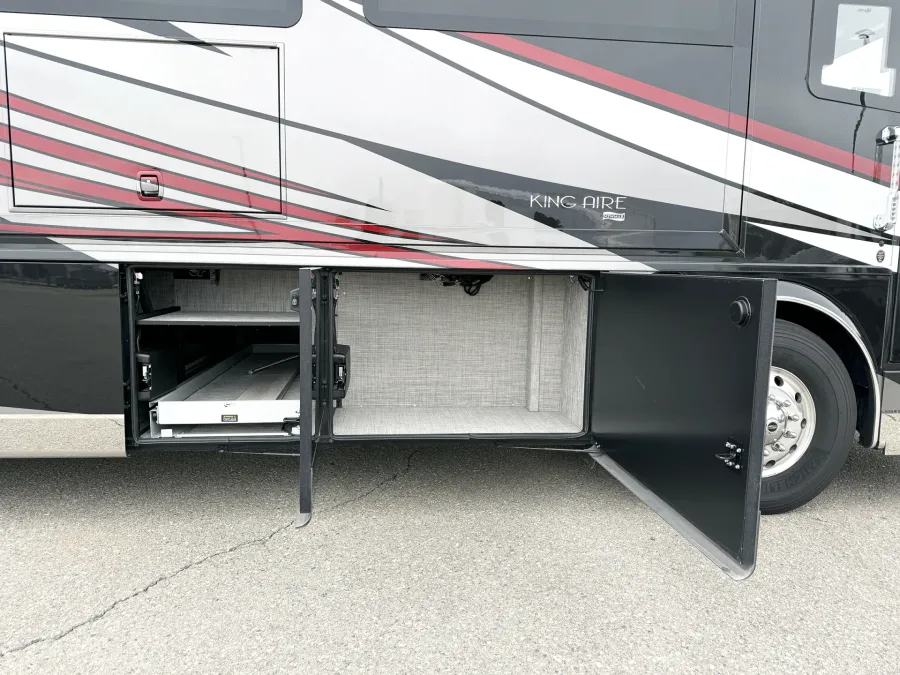 2024 Newmar King Aire 4596 | Photo 24 of 31