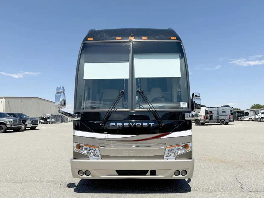 2023 Emerald Prevost H3-45 Double Slide | Photo 7 of 15