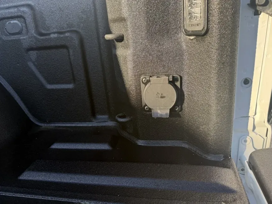 2023 GMC Sierra 1500 | Photo 10 of 29