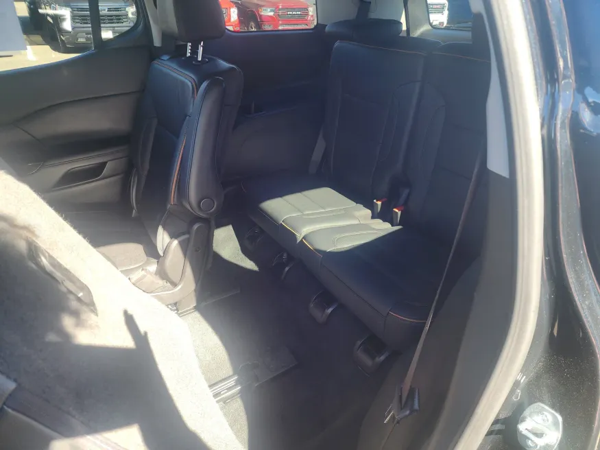 2023 GMC Acadia AT4 | Photo 11 of 29