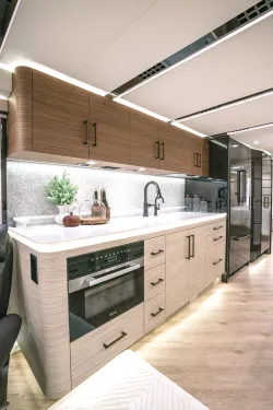 2026 Emerald Luxury Coaches Prevost H3-45 Triple Slide | Thumbnail Photo 11 of 23