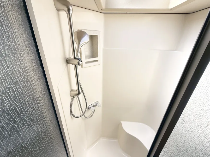 2017 Tiffin Allegro Breeze 32BR | Photo 12 of 27