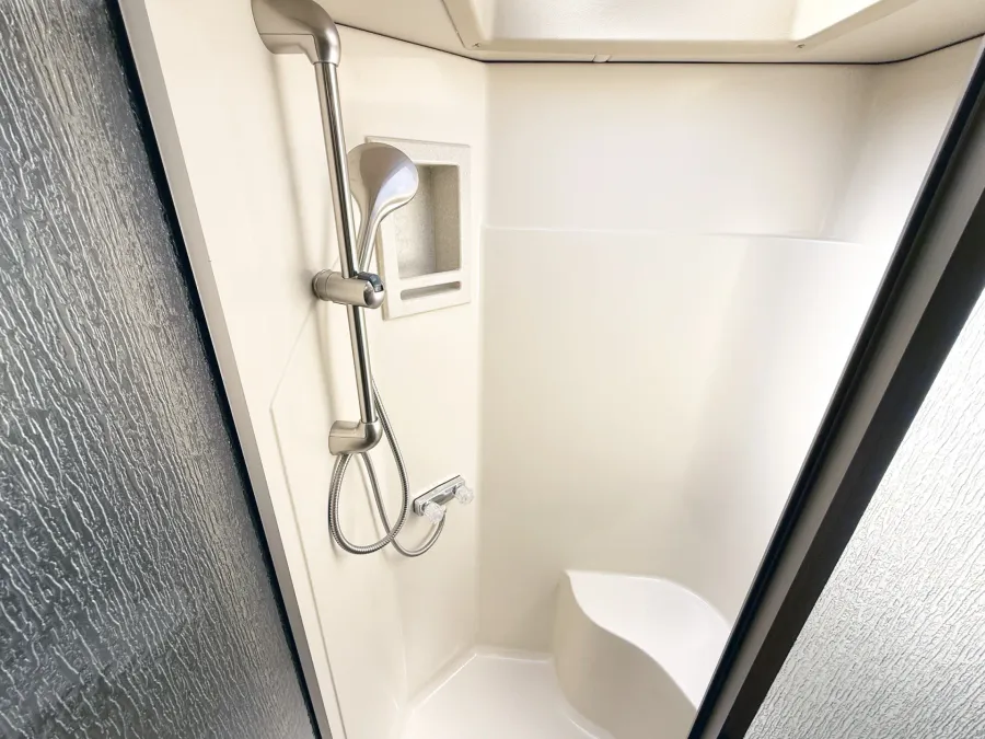 2017 Tiffin Allegro Breeze 32BR | Photo 12 of 27