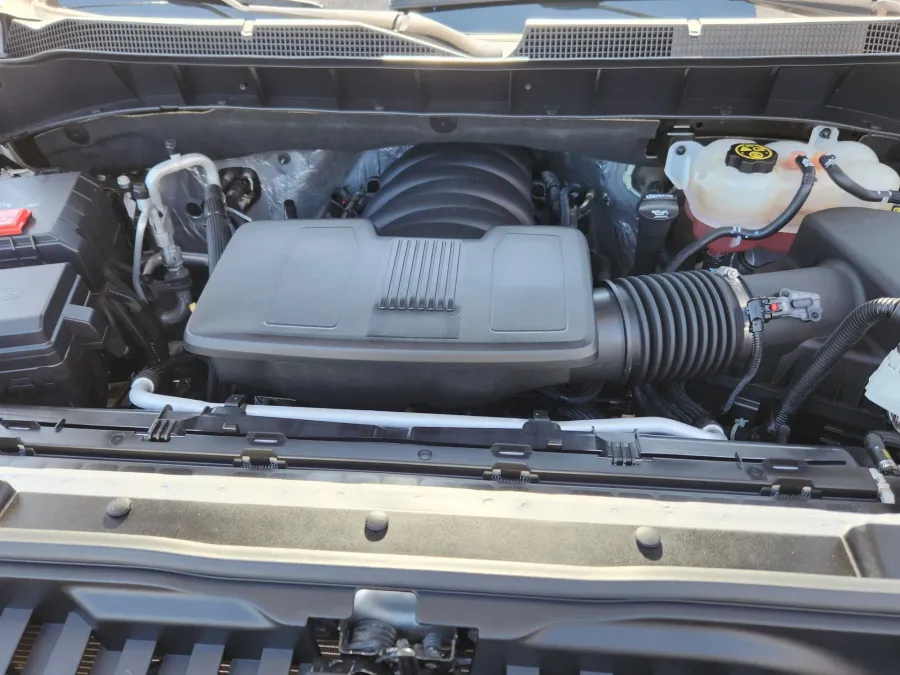 2020 Chevrolet Silverado 1500 LT | Photo 13 of 24