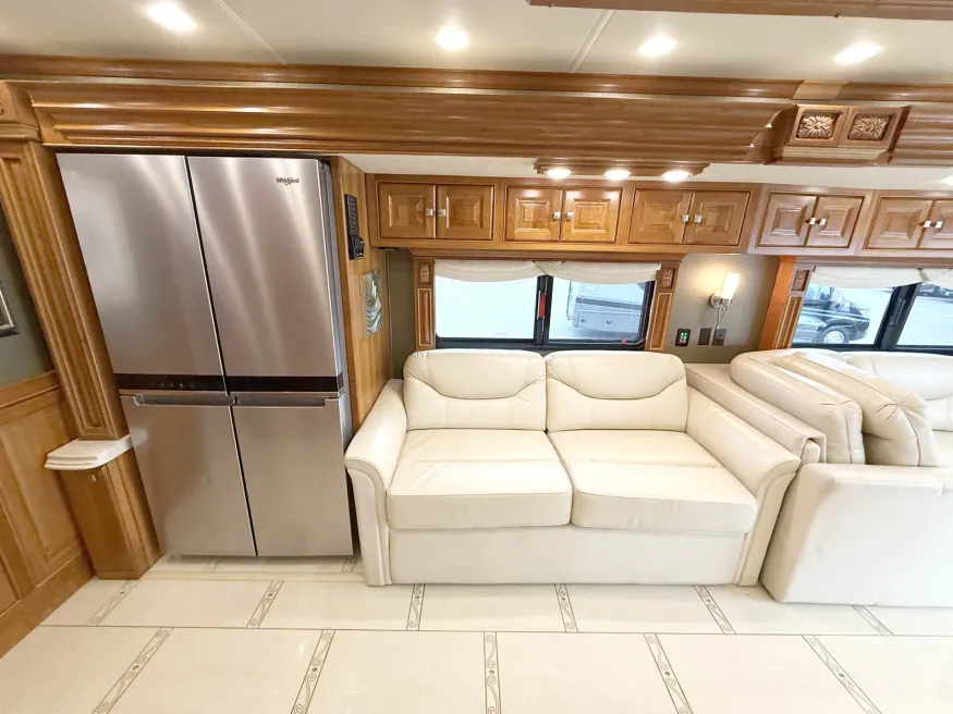 2013 Tiffin Zephyr | Photo 10 of 32