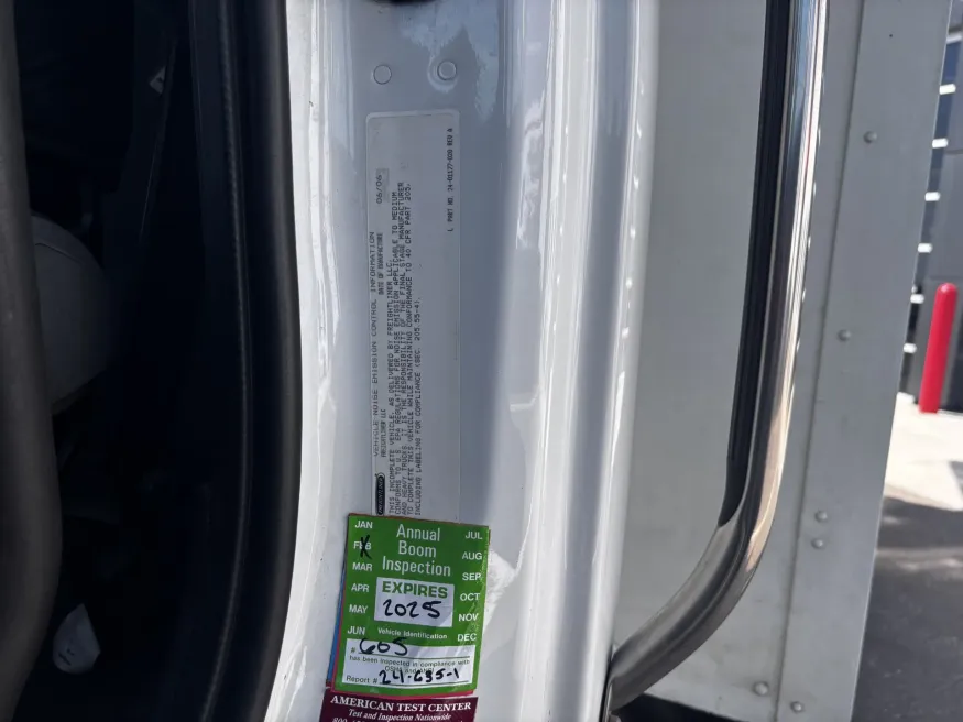 2007 Freightliner M2 106 | Photo 19 of 22