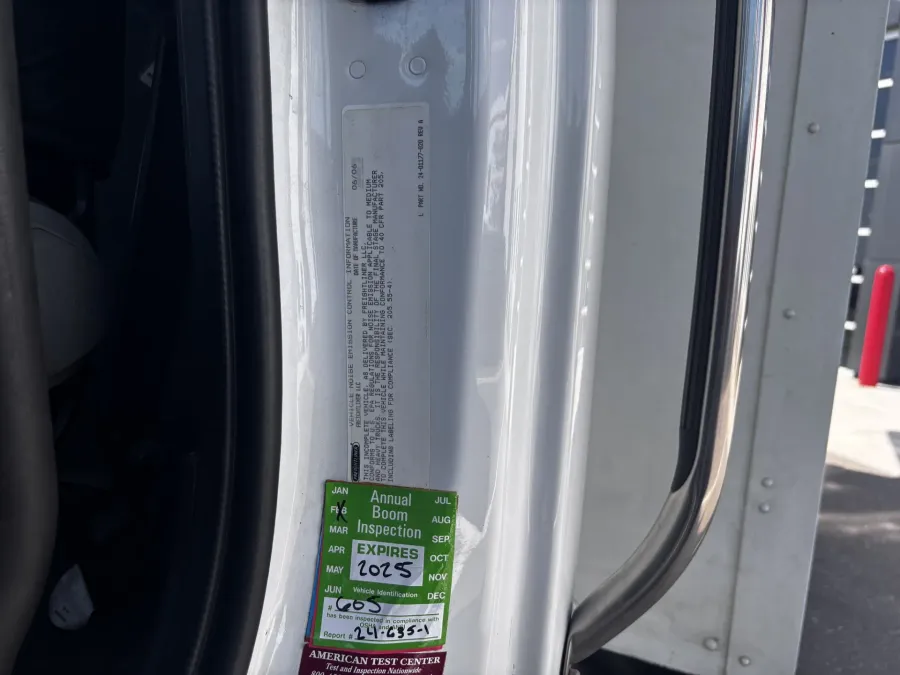 2007 Freightliner M2 106 | Photo 19 of 22