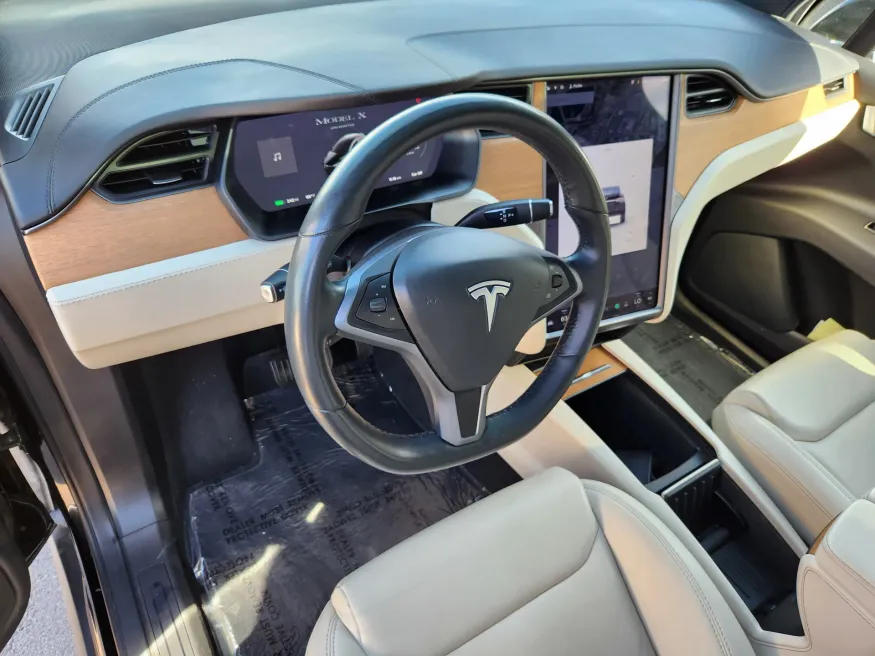 2021 Tesla Model X | Photo 8 of 31