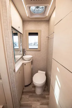 2026 Tiffin Wayfarer 25XLW | Thumbnail Photo 16 of 19