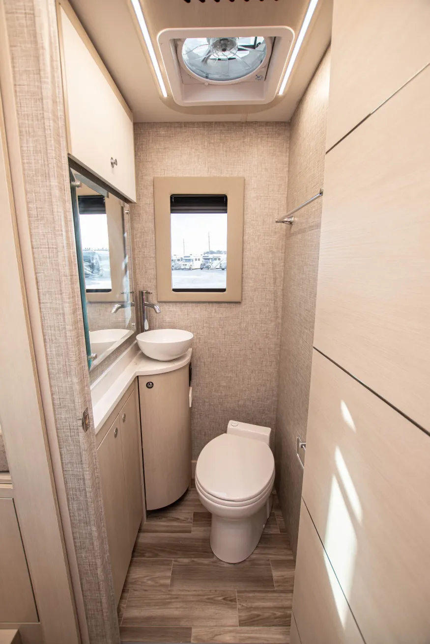 2026 Tiffin Wayfarer 25XLW | Photo 16 of 19