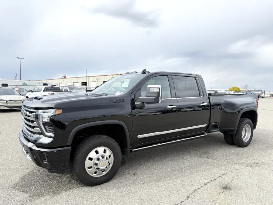 2025 Chevrolet Silverado 3500HD High Country | Photo 1 of 23