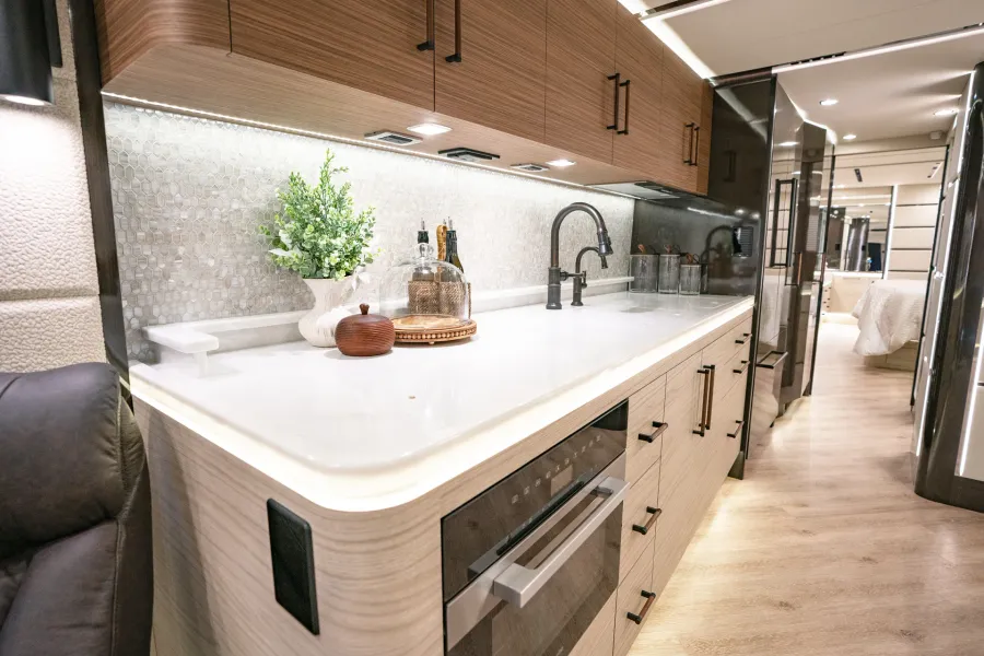 2026 Emerald Luxury Coaches Prevost H3-45 Triple Slide | Photo 10 of 23