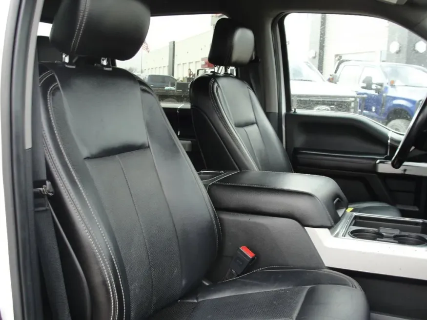 2020 Ford Super Duty F-350 Lariat | Photo 8 of 19