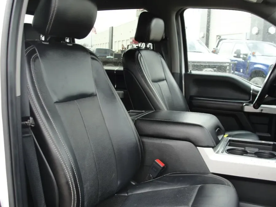 2020 Ford Super Duty F-350 Lariat | Photo 8 of 19