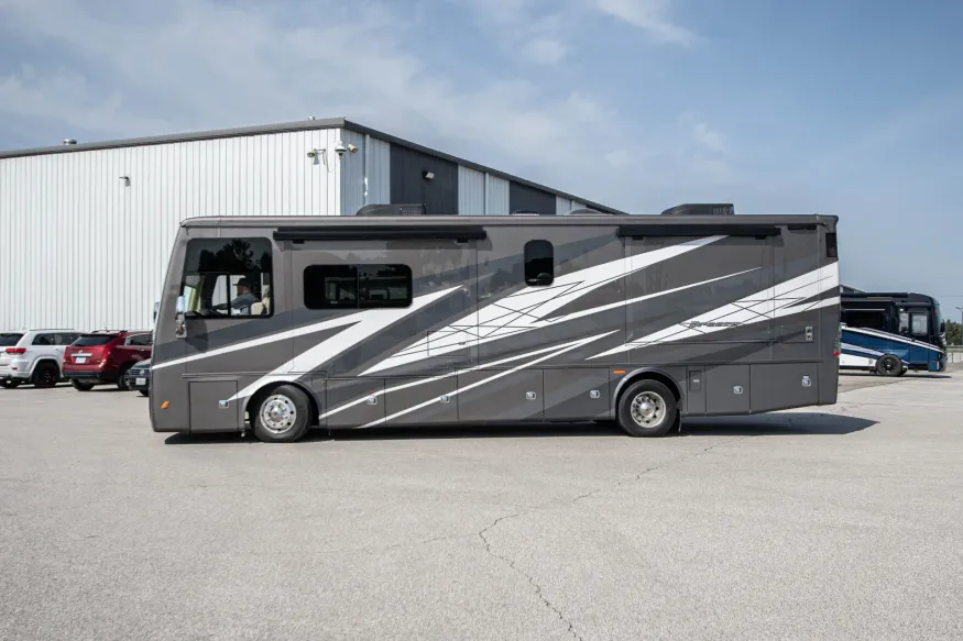 2026 Tiffin Allegro Breeze 33BR | Photo 1 of 21