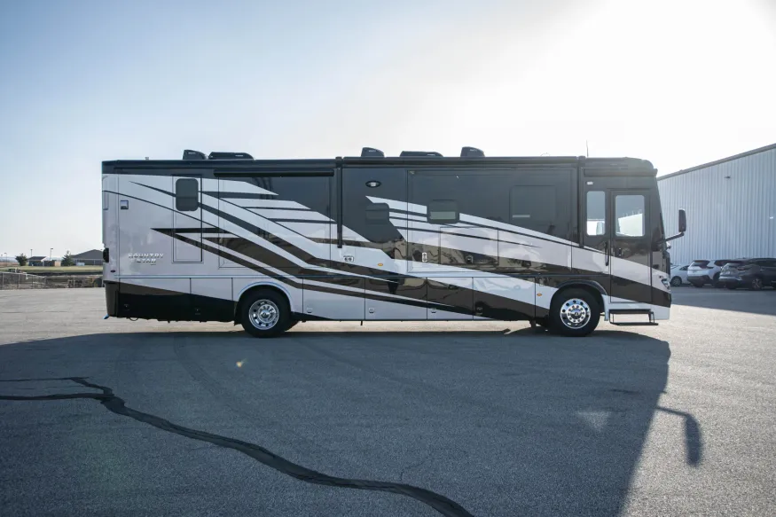 2024 Newmar Kountry Star 3709 | Photo 4 of 25