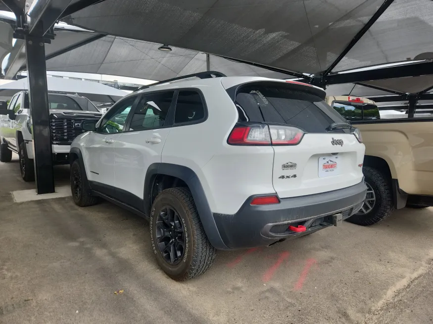 2022 Jeep Cherokee Trailhawk | Photo 2 of 3