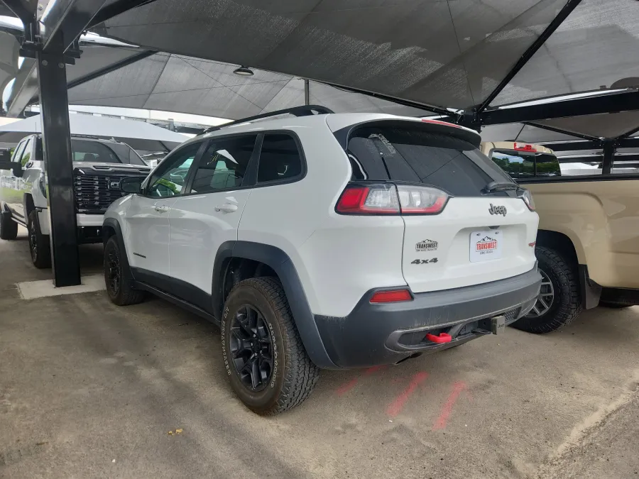 2022 Jeep Cherokee Trailhawk | Photo 2 of 3