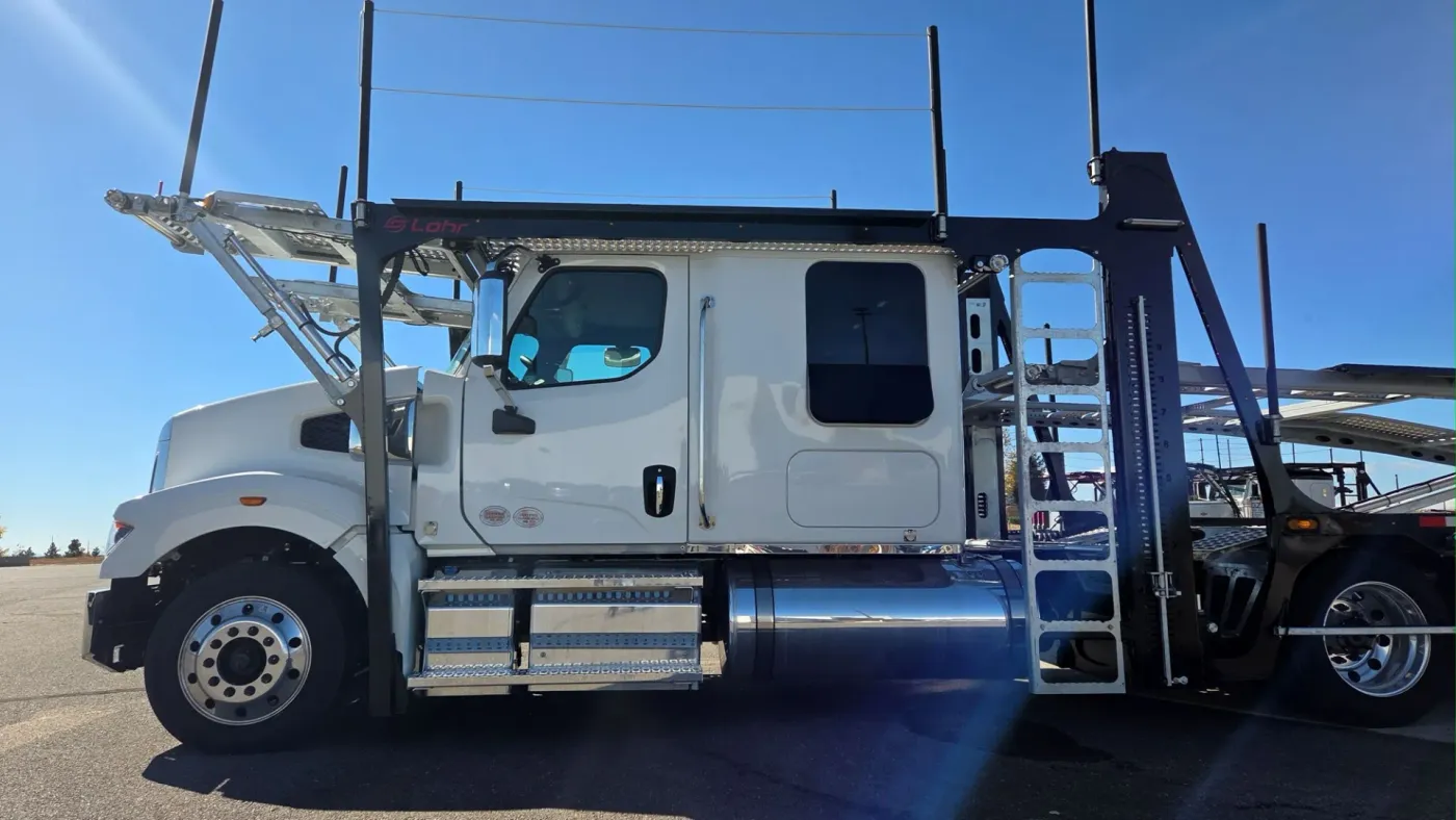 2025 Western Star 49X | Photo 2 of 44