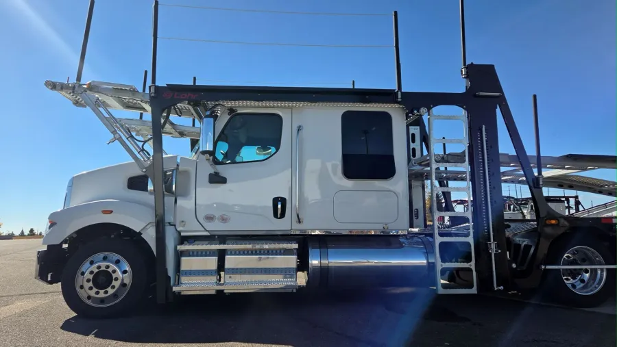 2025 Western Star 49X | Photo 2 of 44