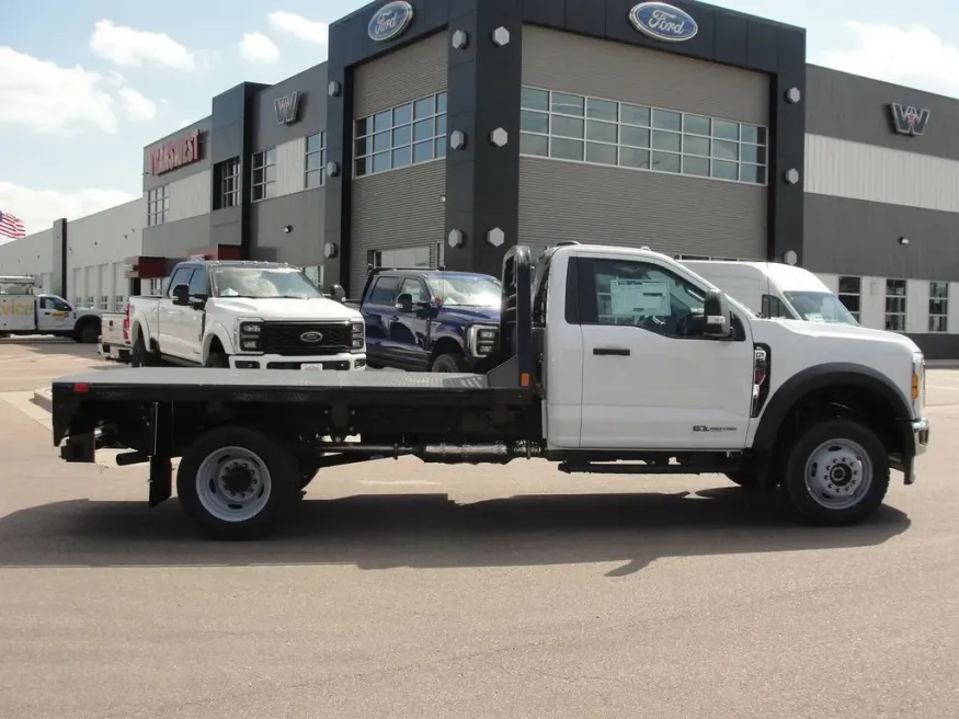2026 Ford Super Duty F-550 | Photo 10 of 22