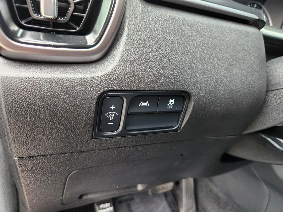 2023 Kia Sorento S | Photo 6 of 28