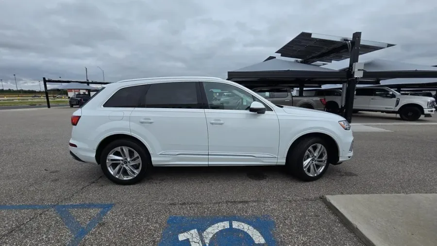 2023 Audi Q7 | Photo 4 of 34