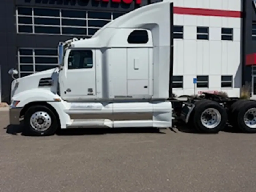 2022 Western Star 5700XE | Photo 3 of 16