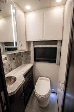 2026 Newmar Mountain Aire 4118 | Thumbnail Photo 22 of 44