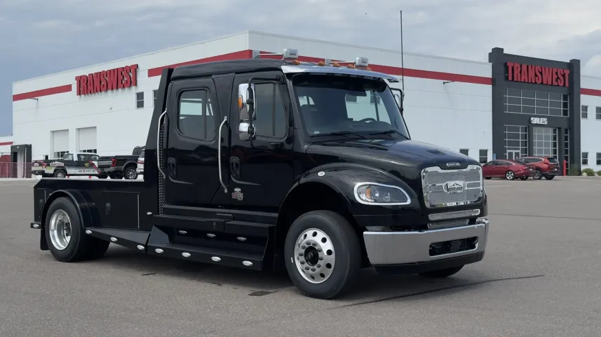 2025 Freightliner M2 106 Summit Hauler | Photo 2 of 19